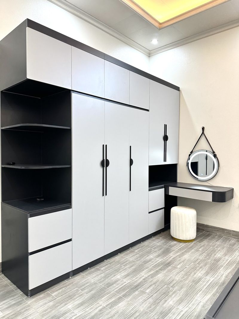 Đơn Vị Thi Công Tủ Áo MDF Chống Ẩm 4 Lắp đặt tủ quần áo MDF